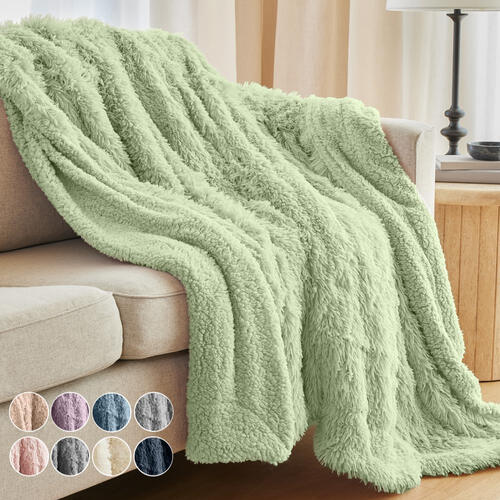 The Connecticut Home Co. Soft Fluffy Throw Blanket A plush throw perfect for adding warmth to any space.